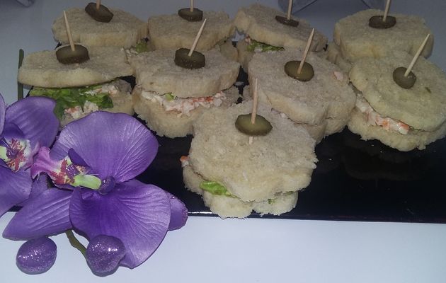 Minis sandwichs apéritifs au surimi 