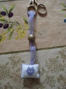 Initiales,boites à dés, biscornus,poubelle à fils