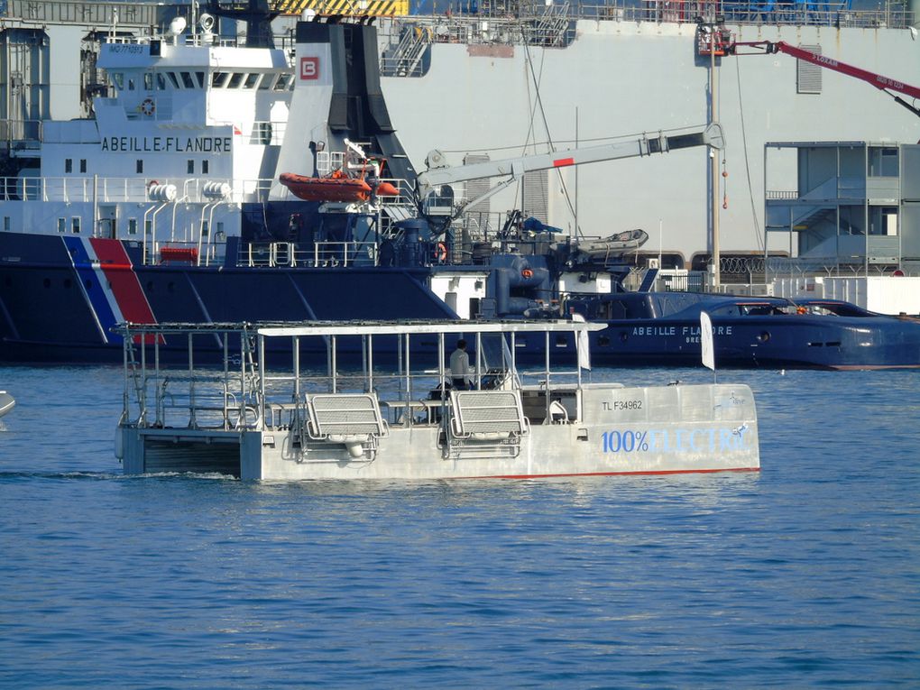 HELIODIVE ,porototype d'un navire electrique en demonstration  en petite rade de toulon le 03 juin 2017