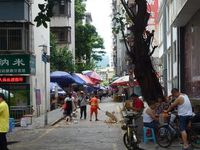 Rue de la ville de Yantian et la banque de Chine