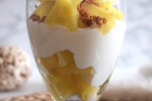 Coupe ananas frais et skyr