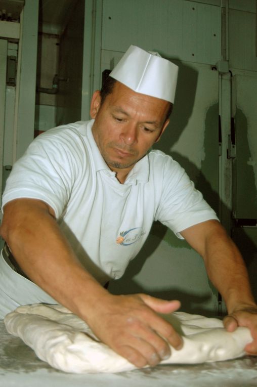 Le tour des différents ateliers de la boulangerie-pâtisserie Tacoun au Port