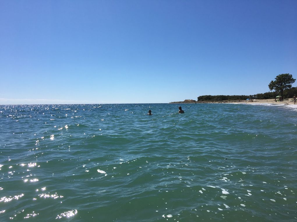 Notre plage, du Sud vers le Nord, vue de l'eau.