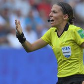 Stéphanie Frappart devient officiellement la première femme arbitre à officier en Coupe du monde