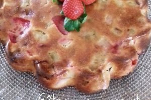 Gâteau au yaourt fraises rhubarbe 