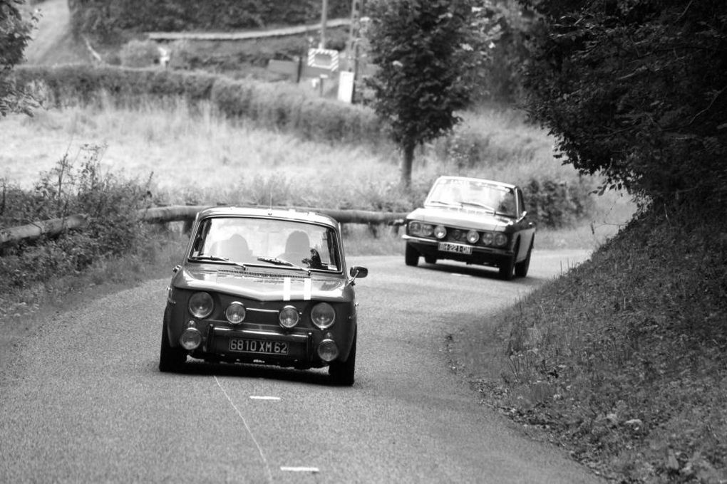 rallye cartoraphique artois lys 2012
la grange au damier st venant anciennes mg porsche alpine ferrari r8 simca alfa caterham lotus