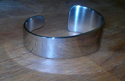bracelet inox avec effet miroir.