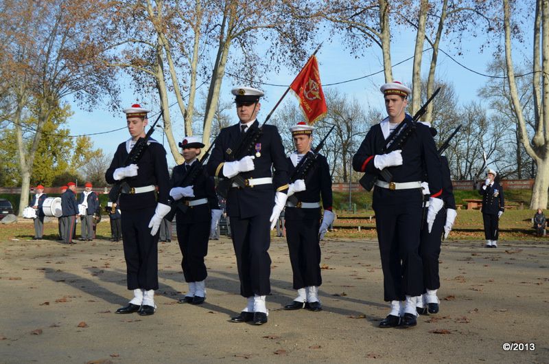 Le Capitaine de Frégate De Lapasse Commandant Marine Bordeaux effectue la "Remise du Fanion"