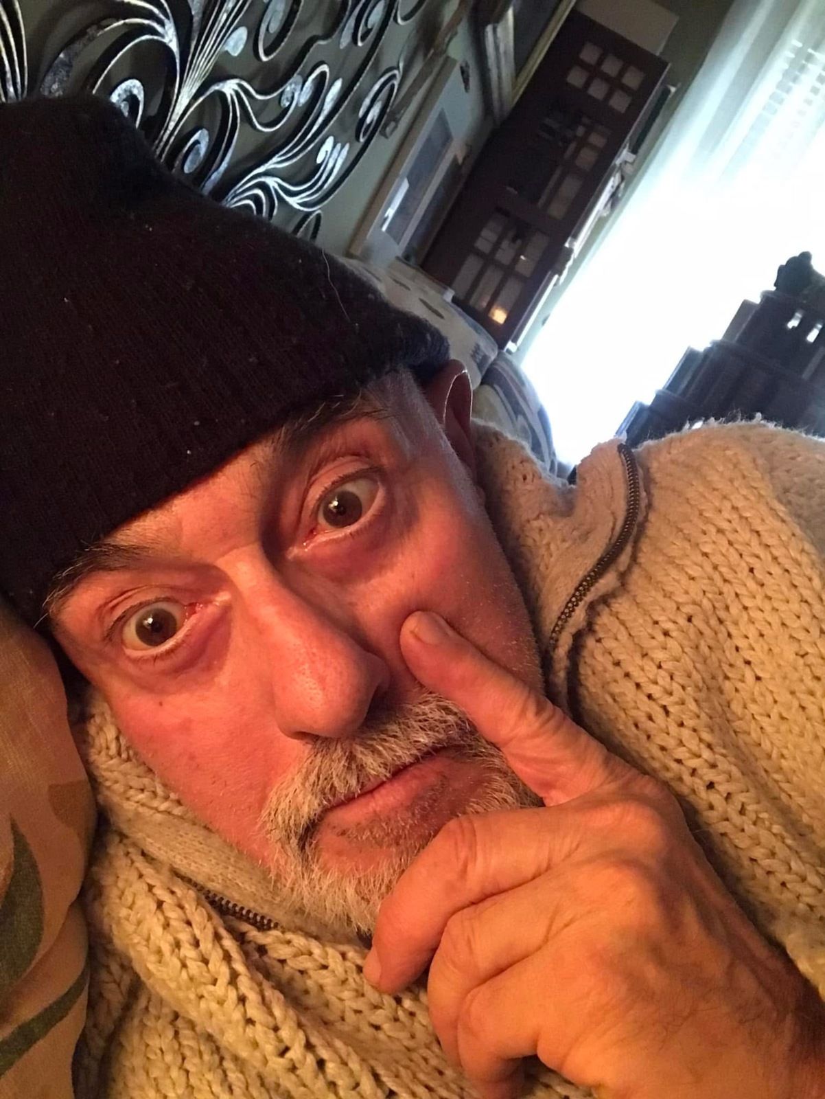 Selfie prima dell’addormentamento (Maurizio Crispi)