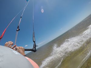 Kitesurf sur le spot de la vieille nouvelle, c’est un des plus beau spot d’occitanie