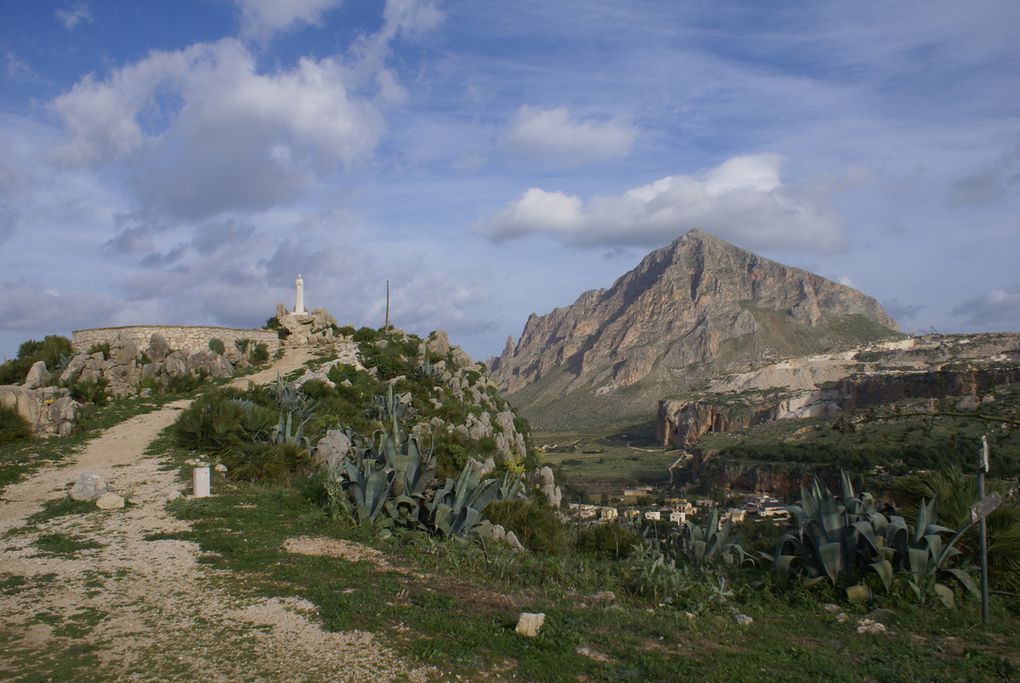 Circuito Ecotrail Sicilia 2016 (9^ ed.). La Carovana del Trail siciliano è ripartita da Custonaci (TP) con il Cofano Trail. Vincono Cuttaia e Susanne Olvbak