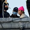 Justin Bieber réveille Paris depuis le toit de l'Hôtel de Crillon !