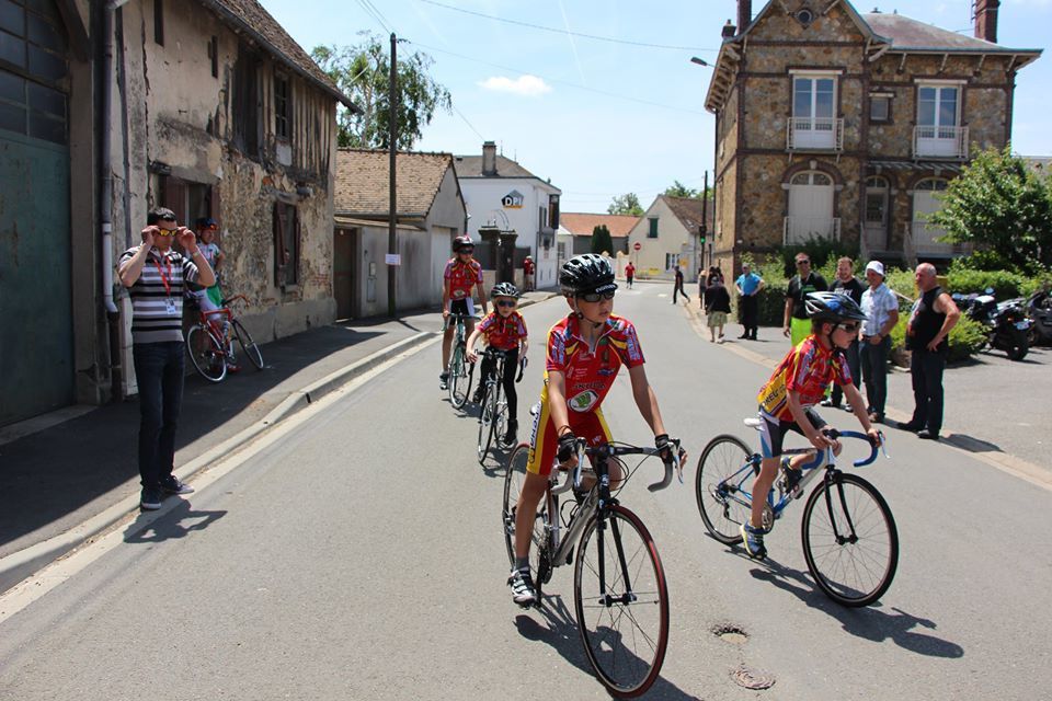 Album photos de la présentation des écoles de cyclisme à l'étape du TEL de Bû