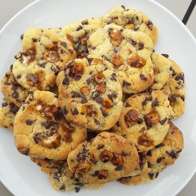 Cookies aux noisettes caramélisées et pépites de chocolat