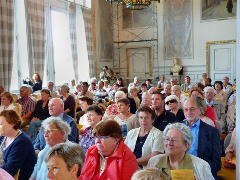 Concert donné le 28 mai 2010 dans les Salons d'Honneur de l'Hôtel de Ville de Rethel. Le thème en était le"Tour de France des régions" en chansons.