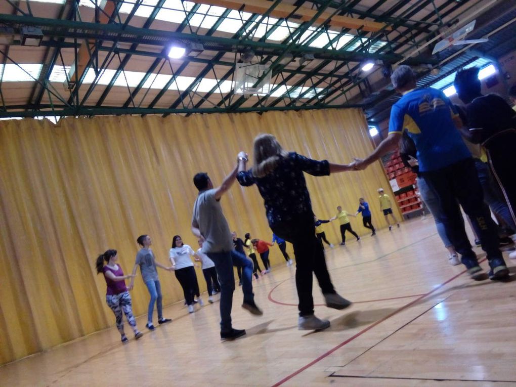 Intercanvi escolar a Lleida amb un taller d'iniciacio a la sardana