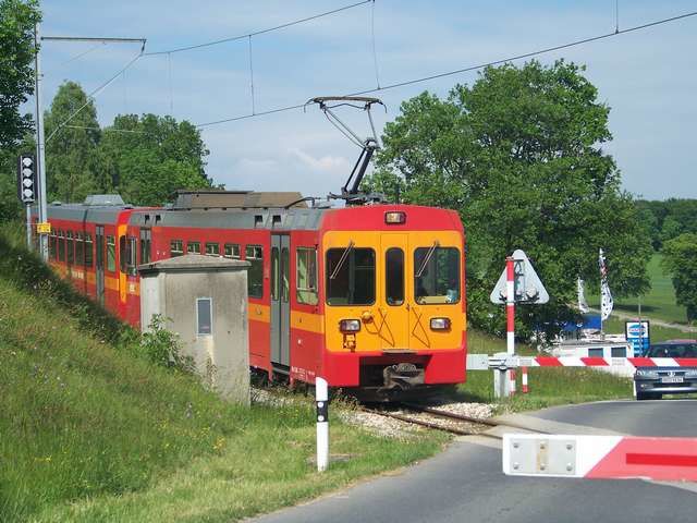 Ligne ferroviaire partant des bords du Léman vers les contre-forts du Jura.