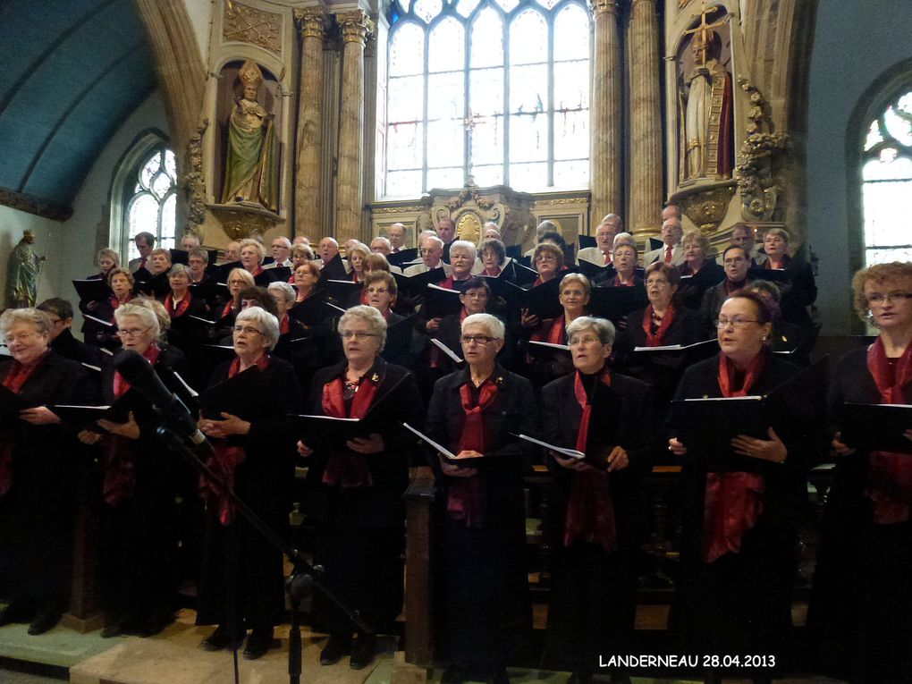 concert par les chorales : les voix du van et la côte des légendes en l'église St Thomas de Landerneau.