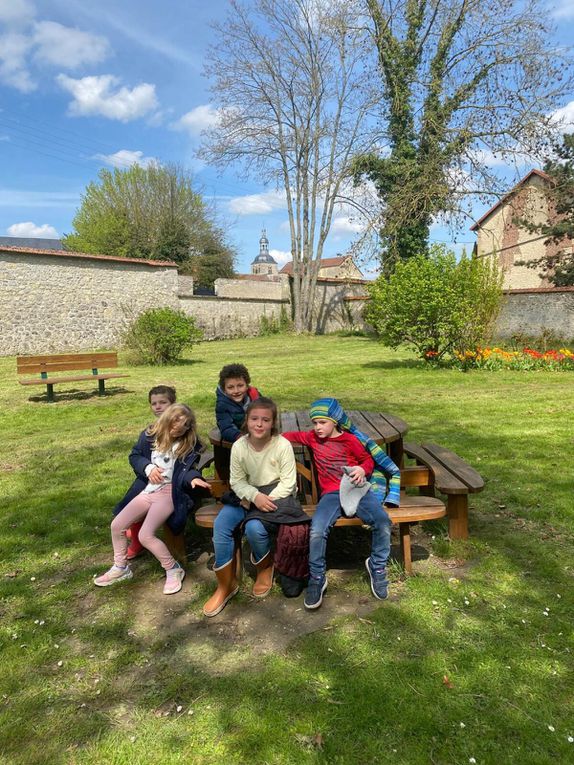 Après 2 semaines de vacances bien mouvementées, accueil de loisirs, vacances gratuites avec la ville de Fismes, les ateliers de Valérie à la médiathèque et de Maryse et Isabelle à la Bibliothèque Pour Tous, et malgré une météo peu clémente, de belles vacances pleines de souvenirs. Un petit +, les cabanes dans les bois les enfants adOOOrent. Et pour finir, salle comble au cinéma à la Spirale pour "Super Mario" Rendez-vous cet été pour de nouvelles aventures😉