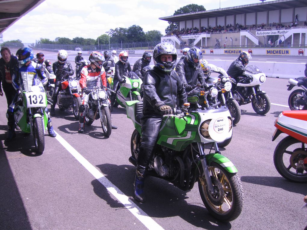 IRON BIKERS Montlhery 2012
Démonstrations motos anciennes de course, vitesse, café racer, motorcycle