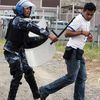 Sigue represión en Tegucigalpa y Comayagüela; Los toletazos llegan hasta las colonias más lejanas