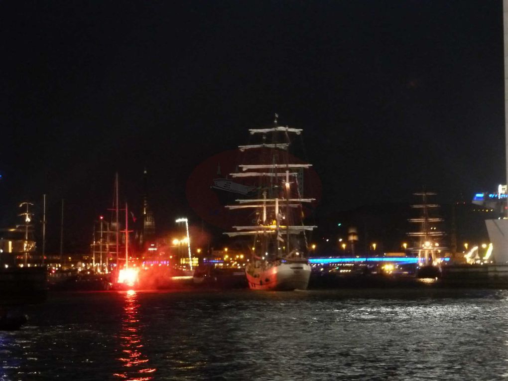 Voilà une belle expérience que de remonter la Seine et ses splendides paysages à bord d'un navire comme le Götheborg. Bienvenue à bord pour cette navigation de 6 heures !