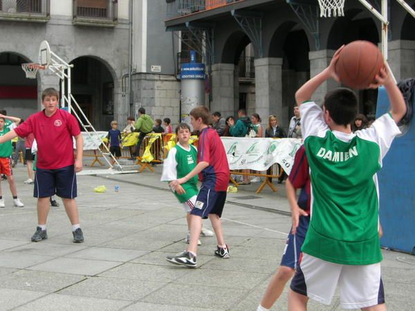 Journée du samedi 7 juin 2008. De nombreux jeunes du club sont allés participer au tournoi de street basket organisé par Azpeitia