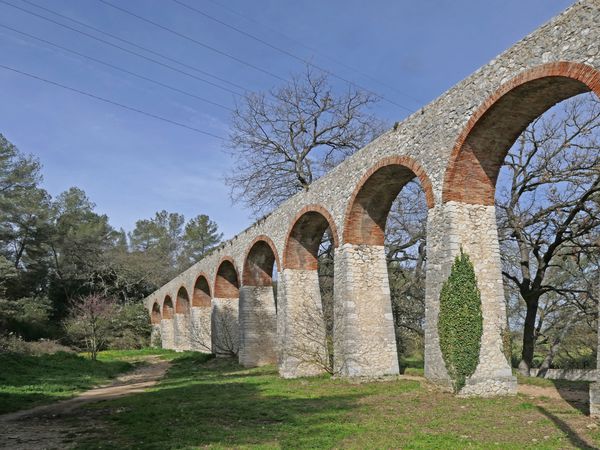 Bien sûr, ce n'est pas celui de la Roquefavour, mais quelle construction pour un si petit canal