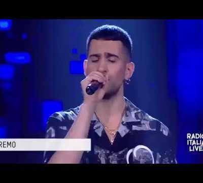 Mahmood interprète en live "Remo" !