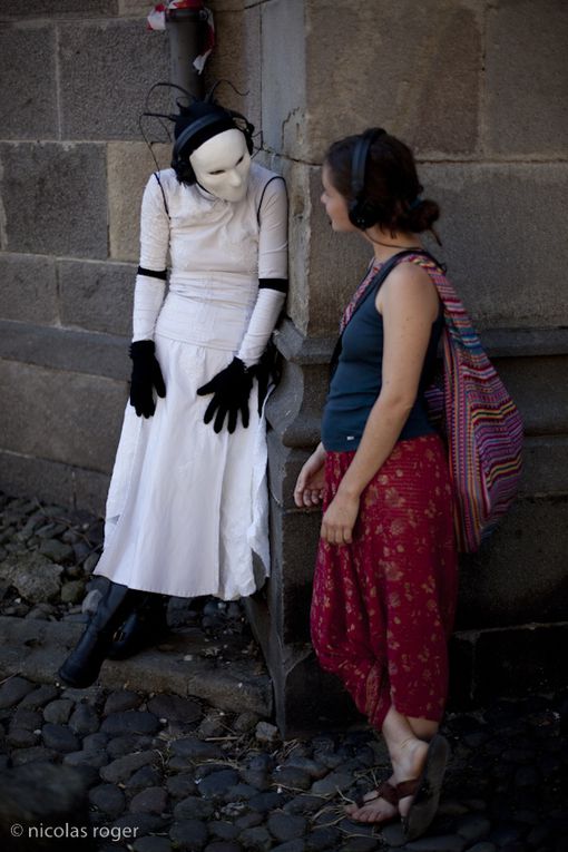 Solo dansé dans l'espace public, pour un spectateur
(Création 2009)