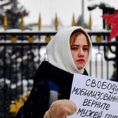Guerre en Ukraine : à Moscou, sous les murs du Kremlin, la timide mais courageuse contestation de femmes de soldats mobilisés