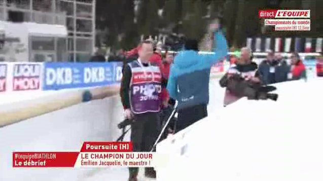 Vincent Vittoz coachant Emilien Jacquelin, ici sur le sprint final : Il donne tout 😊