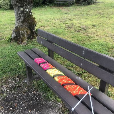 Yarn bombing ou tricot urbain