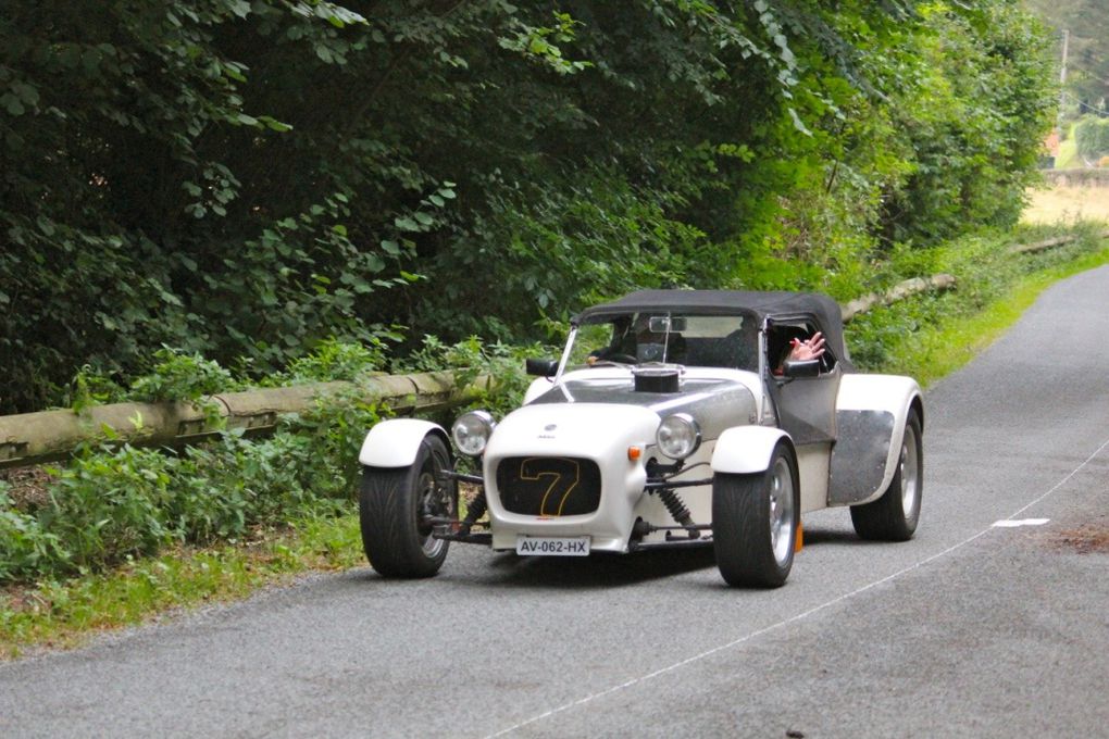 rallye cartoraphique artois lys 2012
la grange au damier st venant anciennes mg porsche alpine ferrari r8 simca alfa caterham lotus