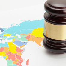 Le droit international en quatre articles
