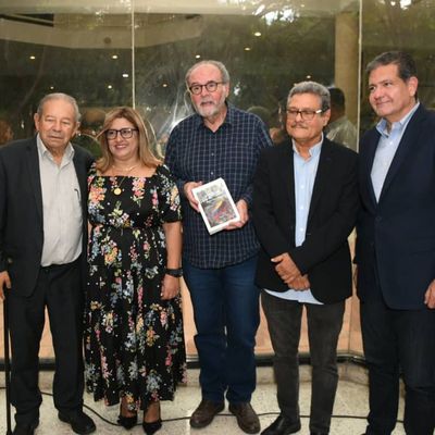Novela histórica "La marcha sin retorno” de Enrique Ochoa Antich presentada en la Galería Braulio Salazar de Valencia