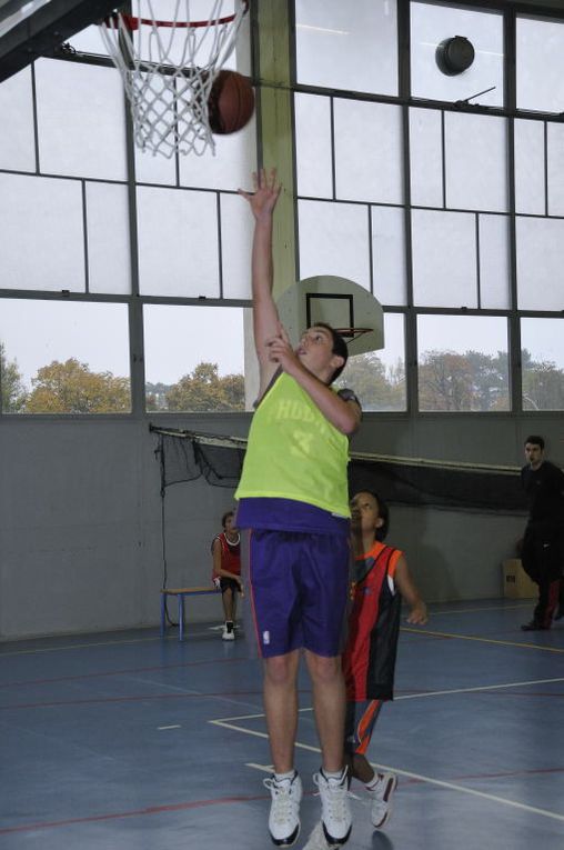 Grand Tournoi final à St-Exupéry entre tous les participants du Stage de Toussaint, et parès une belle semaine de travail intensif et quotidien !
cela méritait bien quelques récompenses.