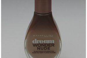 Fond de teint "Dream Wonder Nude" Maybelline