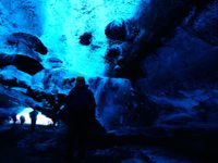 Oh la belle bleue ! (Note De Cédric : plein de tests en pause longue, sans bouger, sans parler, sans rien. Annie ne s'occupait pas de moi du tout... Qu'est-ce que je me suis senti libre dans cette grotte !)