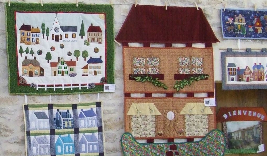 "La Boîte à couture", atelier de l'association "Les deux fontaines" a fait son exposition de patchworks sur le thème de la maison dans l'église de La Benâte, les 30 et 31 mai 2009. 
