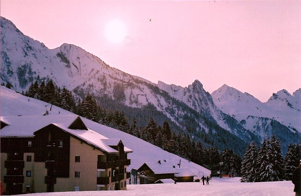 La Magie du blanc en montagne
Le Massif des Aravis : le Col du Merdassier, Manigod, la Clusaz, Beauregard mais aussi les Alpes Suisse CRAN MONTANA