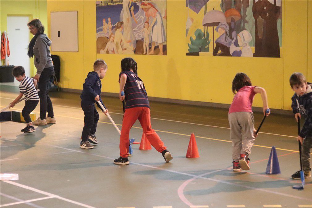 Rencontre sportive en maternelle