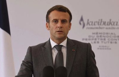 Emmanuel Macron se distancie des propos controversés sur le génocide rwandais de 1994.