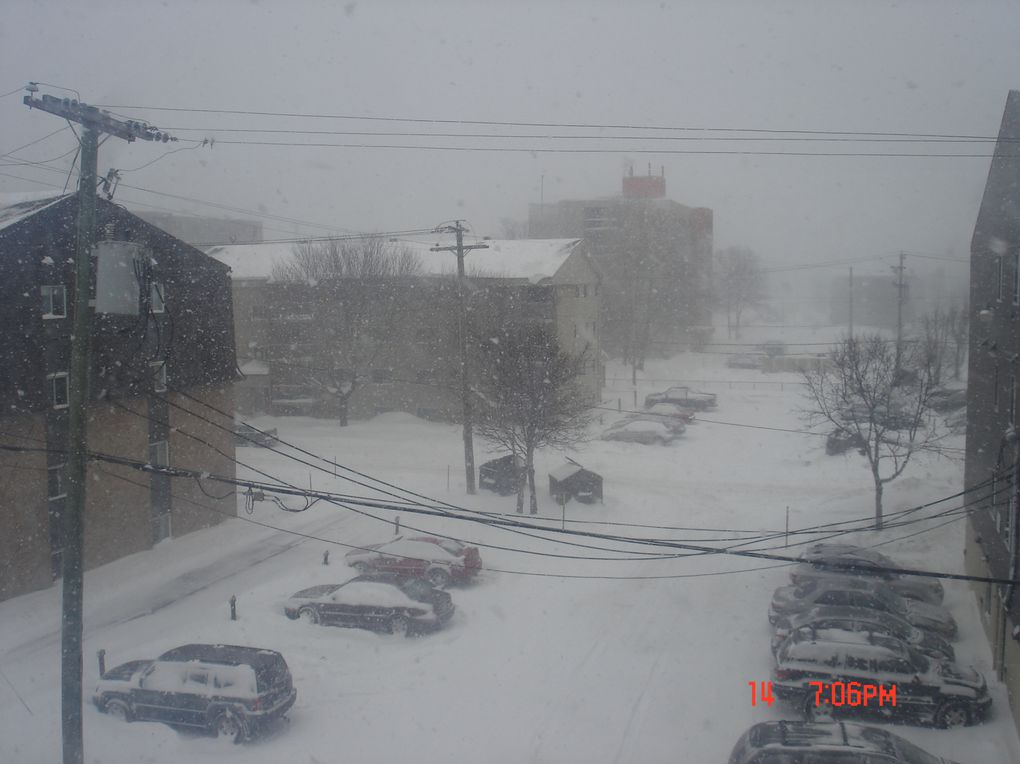 photos aléatoires de ma ville, avec des petites ou grosses bordées d'neige qui pour cette année à durer longtemps, la dernière grosse bordée du printemps ayant eu lieu à la toute fin du mois d'avril !!!