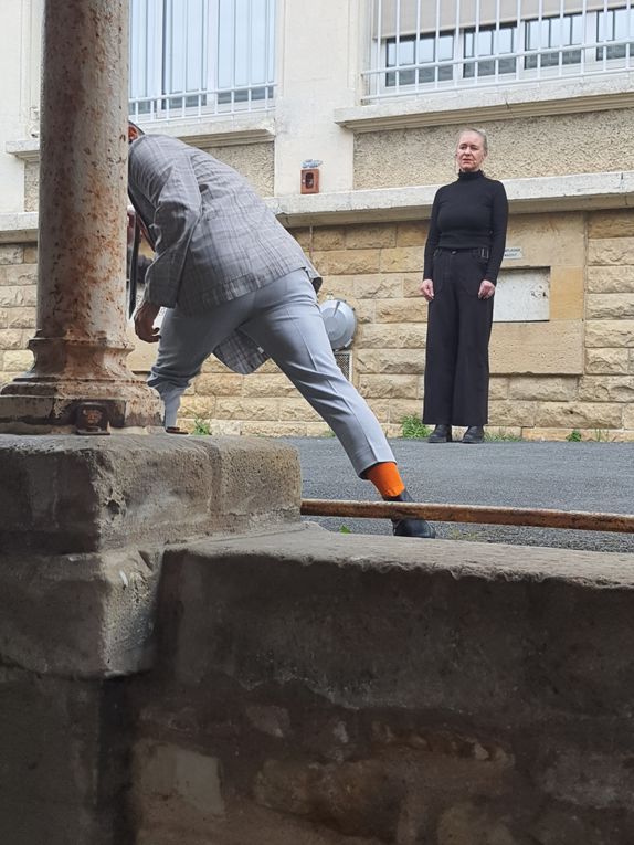 La sortie de résidence de la Compagnie allemande LOKSTOFF a attiré beaucoup de monde à Excideuil avec la mise en spectacle du roman de Fred Uhlman &quot;L'ami retrouvé&quot; 