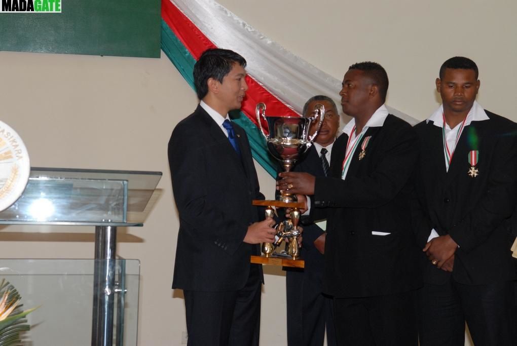 Les XV Makis de Madagascar, vainqueur de la Namibie, lors de la CAN 2012 de rugby, faits Chevaliers de l'Ordre national malagasy. Photos Harilala Randrianarison. www.madagate.com