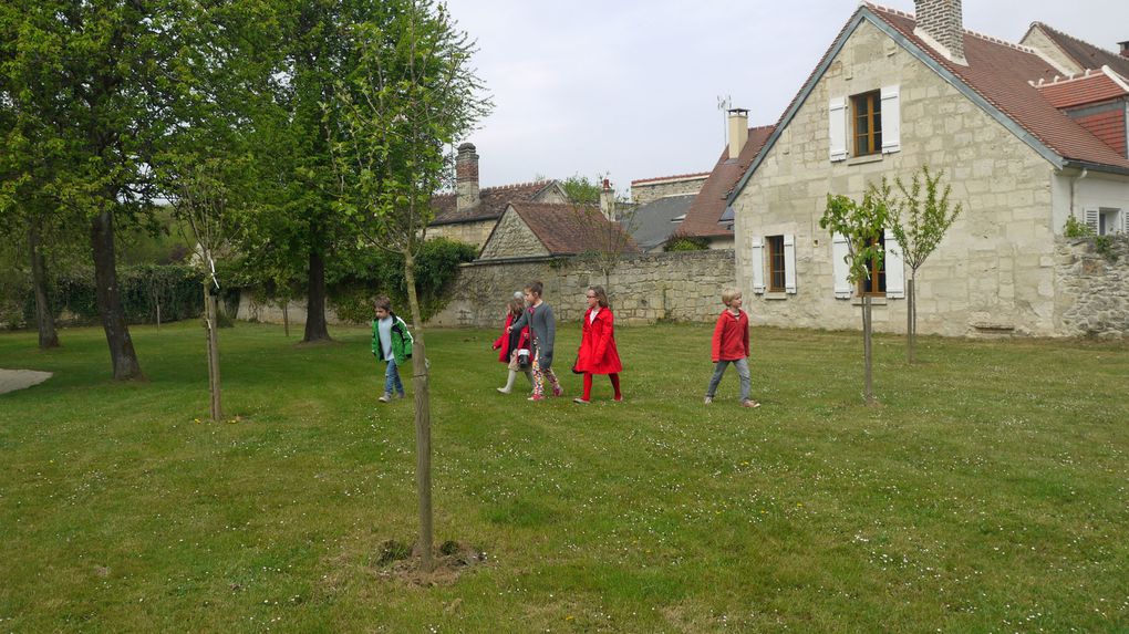 Fournil, tournées, ramassage du bois en forêt, tout le travail quotidien de Robert Levert.