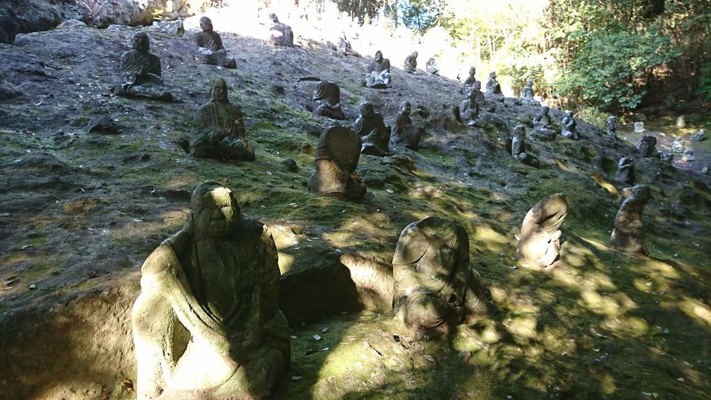 Et donc la grotte et ses 500 statues!