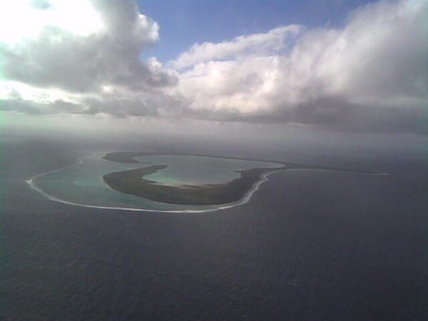 <p>tour de l'ile de bora et visite de tupai, l'ile voisine regardez bien , elle a une forme particulière</p>
<p> d'autres photos à venir !!!</p>
<p> </p>