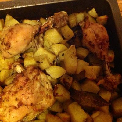 Poulet au four avec ses pomme de terre facile